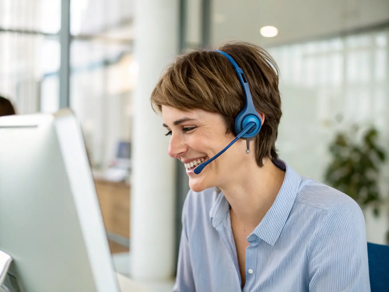 A customer support representative assisting a client via live chat, showcasing Xlabdev's dedication to providing 24/7 customer support.